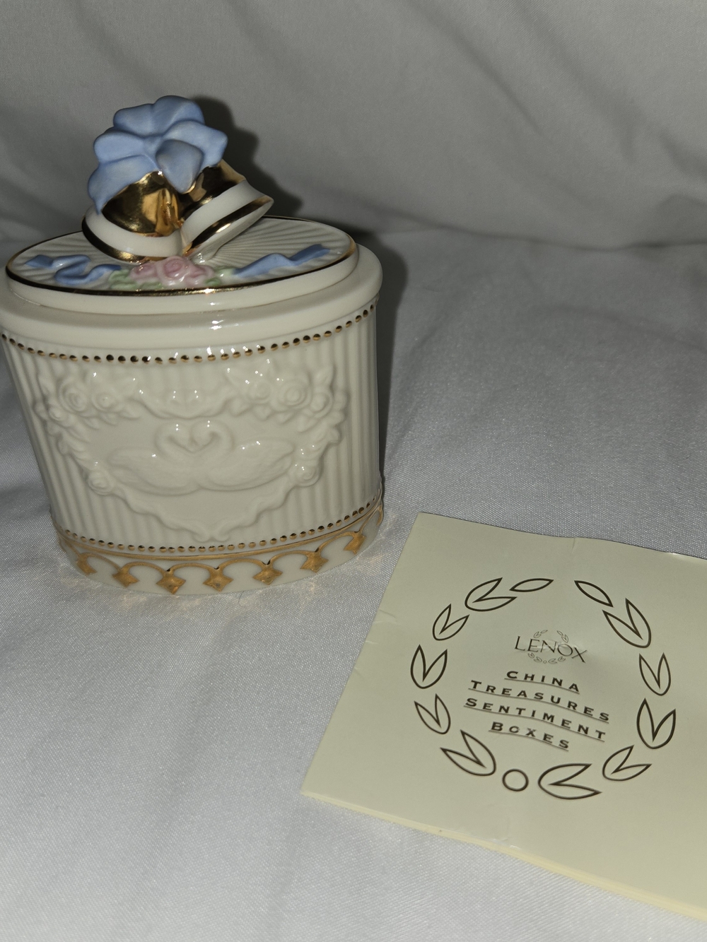 Lenox China Treasures Sentiment Miniature Box Love Endures Anniversary Lid Bells